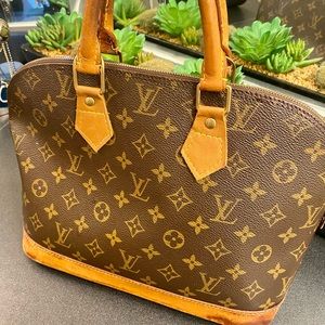 Louis Vuitton PM Alma Handbag!!